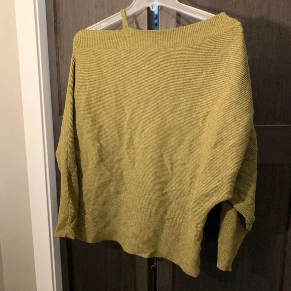 Green batwing sweater - Picture 1 of 5